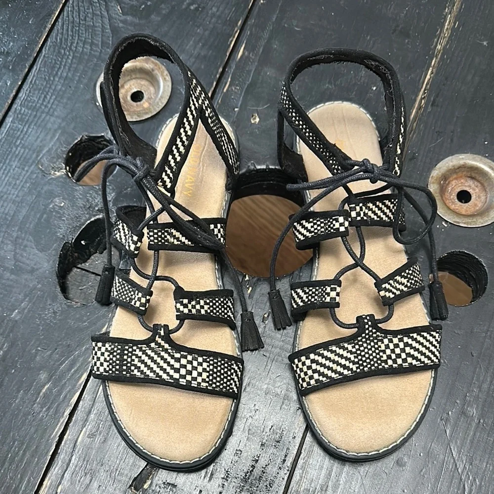 Old Navy step into